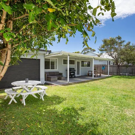 Roskell Retreat Pet Friendly 5 Mins Walk To Beach Callala Beach Exterior photo